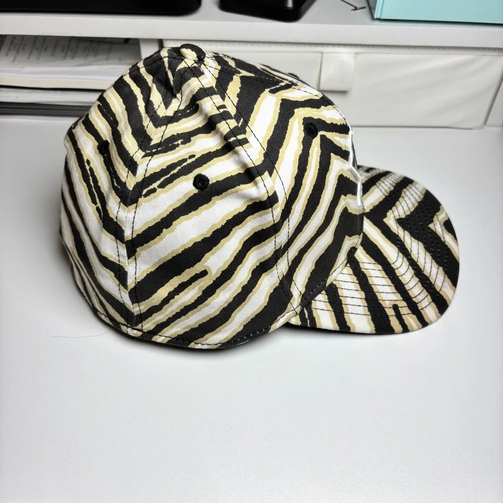 Zubaz Pittsburgh Penguins Hat 39THIRTY NHL Large-XLarge‎ Black Gold Zebra
